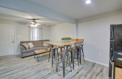 Royal Cabina | Bright Cabin w/ Spacious Deck and Fire Pit!