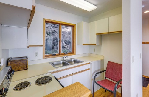 Juneau Casa | 9 Mi to Mendenhall Glacier: Waterfront Juneau Home