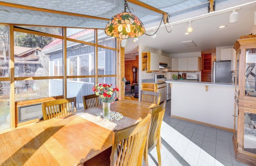 Juneau Casa | 9 Mi to Mendenhall Glacier: Waterfront Juneau Home