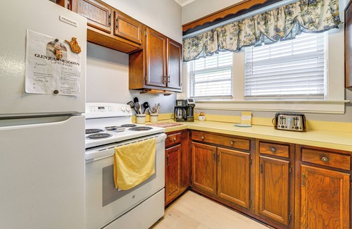 Redstar Casa | 9 Mi to New River Gorge: Spacious Retreat w/ Porch