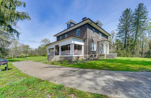 Redstar Casa | 9 Mi to New River Gorge Spacious Retreat with Porch