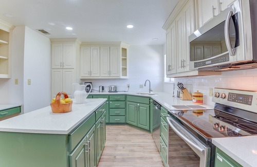 Sanger Casa | 9 Mi to Ray Roberts Lake: Texas Retreat w/ Pool