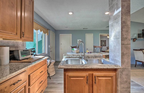 Pine Hills Casa | ~ 9 Mi to Universal: Orlando Retreat w/ Sun Porch!