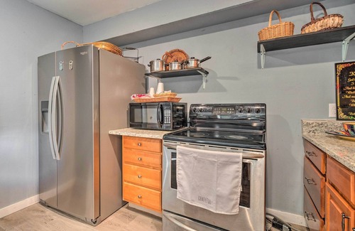 Pine Hills Casa | ~ 9 Mi to Universal: Orlando Retreat w/ Sun Porch!