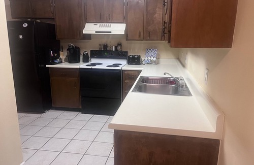 Tallahassee Casa | 9 Miles to FAMU & 7 Miles to FSU; Convenient/Safe Neighborhood. Backyard fenced.