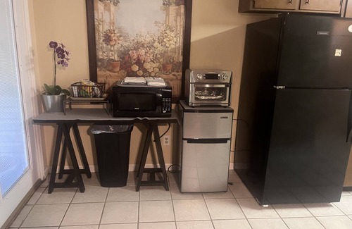 Tallahassee Casa | 9 Miles to FAMU & 7 Miles to FSU; Convenient/Safe Neighborhood. Backyard fenced.