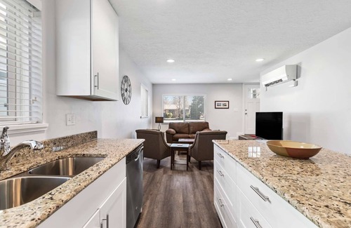 Sunset Casa | Nuevo: caminar hasta Sunset Park, Foothills, montar en Whitewater Park