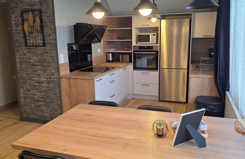 Mezidon-Canon Apartamento | 9-person apartment Garden and swimming pool in town center