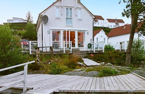 Ulstein Municipality Casa | 9 person holiday home in GURSKØY-By Traum