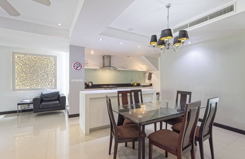 Kathu Villa | Villa en 3 plantas, piscina privada, a 10 minutos de la playa de Patong, tiendas y vida nocturna.