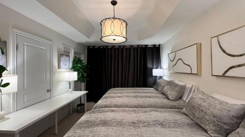 Vaughan Casa | 9 Queen Beds, 18 Guests-Kleinburg Luxe Crown Town Residence