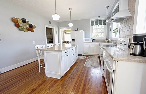 New Britain Casa | 90+ Day Stay Mansion