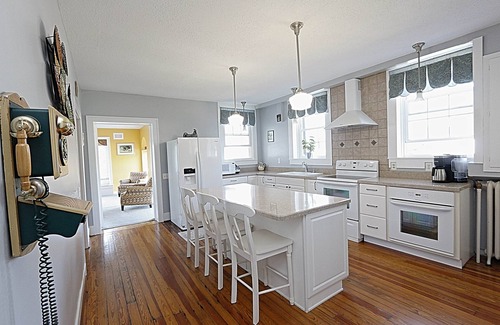 New Britain Casa | 90+ Day Stay Mansion