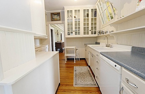 New Britain Casa | 90+ Day Stay Mansion
