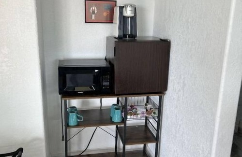 Chloride Apartamento | 90 minutes from Las Vegas in old mining town. Pet friendly.