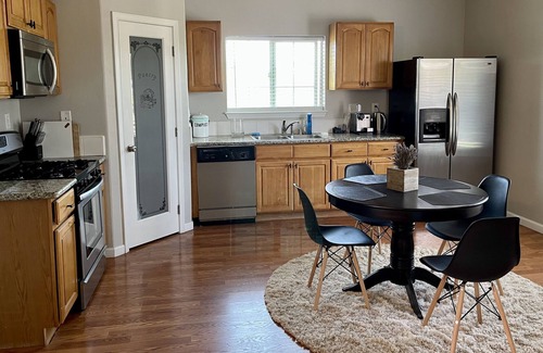 Napa Apartamento | 900 sq foot in law apartment with garage parking private back patio overlooking
