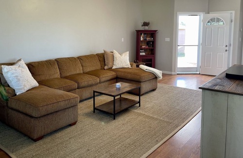 Napa Apartamento | 900 sq foot in law apartment with garage parking private back patio overlooking