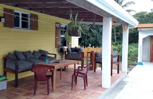 Forest Home Casa | 900 pies cuadrados Casita w / piscina para alquiler a corto o largo plazo