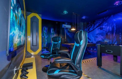 Four Corners Casa | 9012 FlowRider Surf Clubhouse Magical Home with game room inside