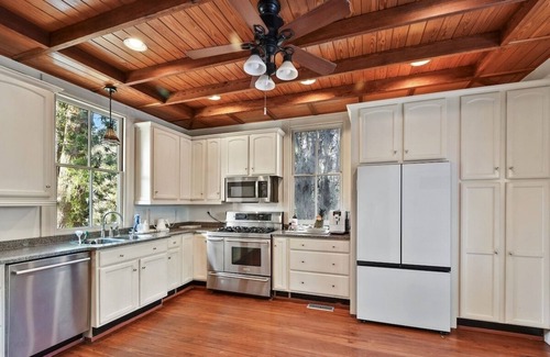 Brunswick Casa | 905 Seaside ~ History, Luxury, Pet, Pool, King Bds