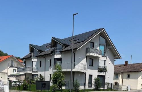 Rosenheim Apartamento | 90m2 Loft I Kaffee I Terrasse I E-Parkplatz I 65' Smart TV
