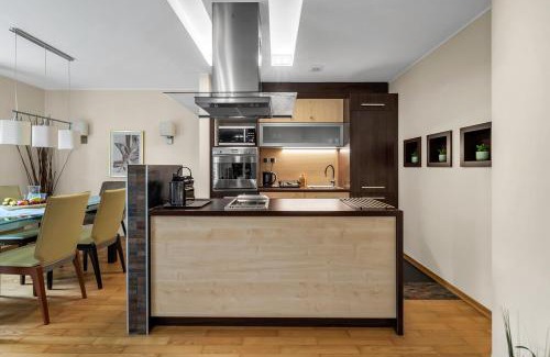 Ochota Apartamento | 90m2 Prestige Suite - Parking & Jacuzzi & AirCon by Rentujemy
