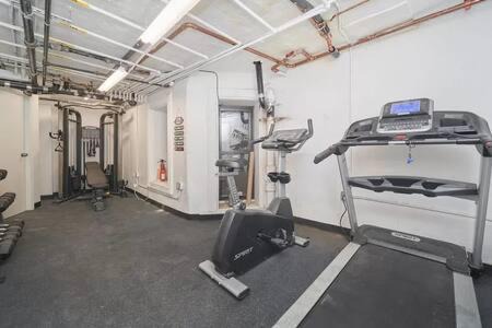 Upper East Side Apartamento | 91-2A Stylish 3BR 2Bth with W D