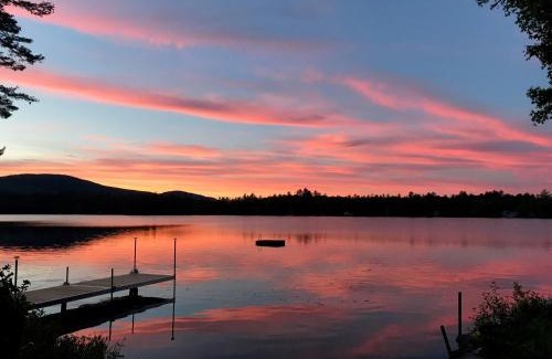 Whitefield Casa | 91WR Lake vibes and views at this waterfront home in the White Mountains