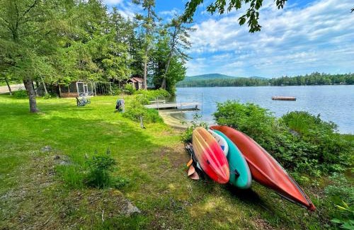 Whitefield Casa | 91WR Lake vibes and views at this waterfront home in the White Mountains
