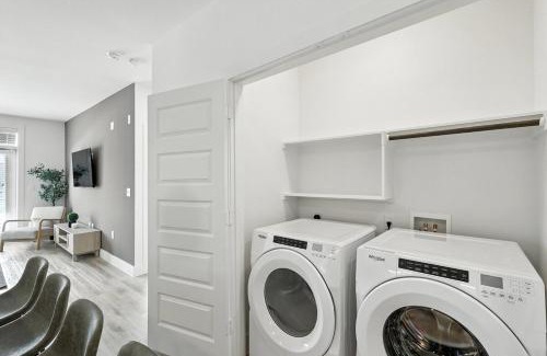 Fort Worth Apartamento | 95 Luxury 2B2B Condo DT Fort Worth, Resort Style Pool & Gym, Golf Simulator, 7M to Dickies Stadium, 15M to AT&T stadium