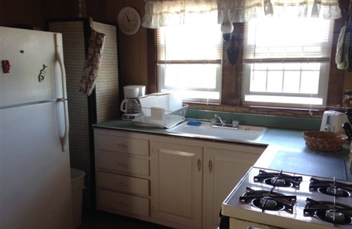 East Sandwich Cabaña | 95 Salt Marsh- 3 BR Cottage @ private beach, pet-friendly w/ AC, steps to shore!