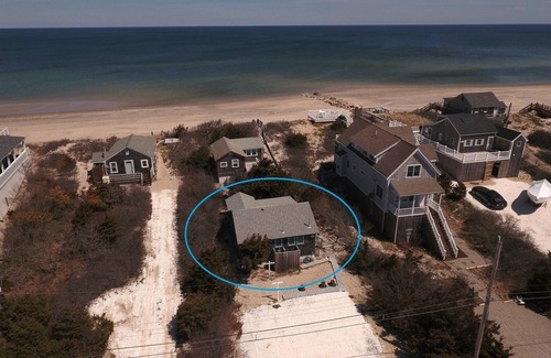 East Sandwich Cabaña | 95 Salt Marsh- 3 BR Cottage @ private beach, pet-friendly w/ AC, steps to shore!