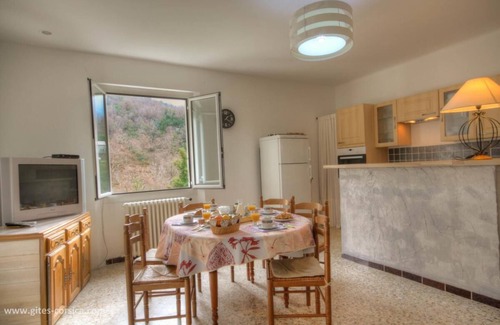 Ucciani Apartamento | 95m², 3 dormitorios ropa de cama incluida, tranquila, terraza panorámica, 25km Ajaccio