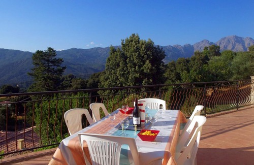 Ucciani Apartamento | 95m², 3 dormitorios ropa de cama incluida, tranquila, terraza panorámica, 25km Ajaccio