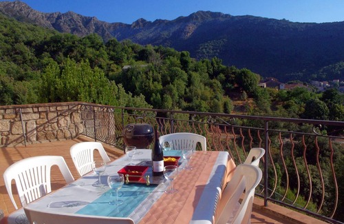 Ucciani Apartamento | 95m², 3 dormitorios ropa de cama incluida, tranquila, terraza panorámica, 25km Ajaccio