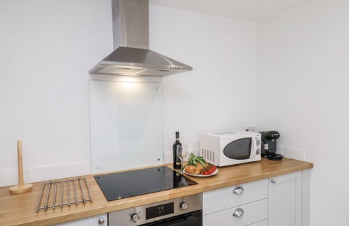 Guisborough Cabaña | 96 CHURCH STREET, pet friendly, with a garden in Guisborough