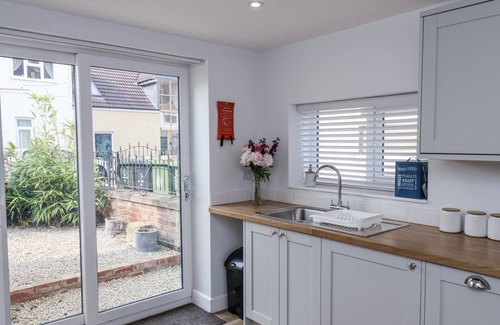 Guisborough Cabaña | 96 CHURCH STREET, pet friendly, with a garden in Guisborough