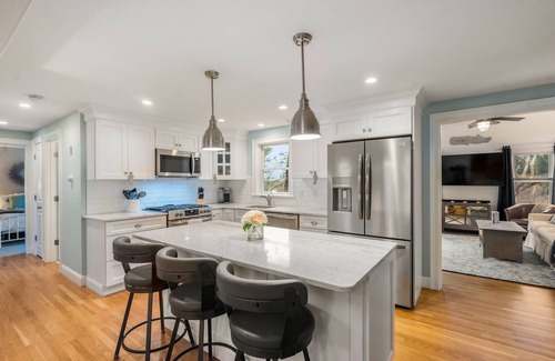 Sandwich Casa | 96 Knott Ave - Renovated 4BR home near Town Neck beach, pet-friendly!