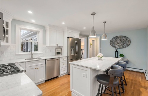 Sandwich Casa | 96 Knott Ave - Renovated 4BR home near Town Neck beach, pet-friendly!