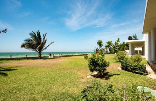 Chicxulub Puerto Casa | 97985 Stunning beachfront Suites Wi-Fi East of Progreso