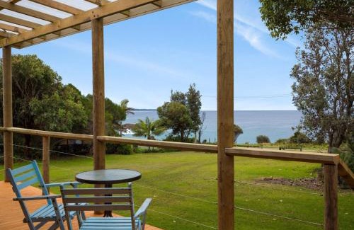 Dalmeny Casa | 98 Ocean Parade Rustic Log Cabin