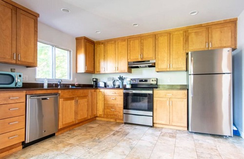 Rainier Valley Casa | 9852 Entire · Panoramic Lake View 3800+ sqft House in Oasis