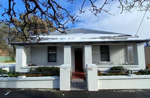 Orange Apartamento | 99 Hill Street Apartments