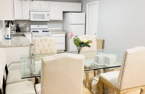 Mira Mesa Casa | 9B4B house,11 beds sleeps 20, by UCSD La Jolla Zoo SeaWorld Legoland