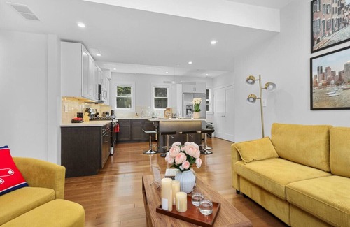 East Somerville Casa | 9BR6Bth Entire House Parking MIT/Harvard/TD Garden