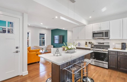 East Somerville Casa | 9BR6Bth Entire House Parking MIT/Harvard/TD Garden