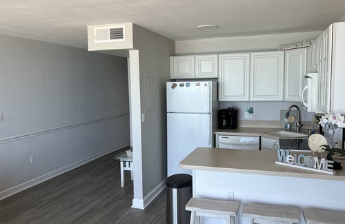 Wilmington Beach Complejo | 9th Floor balcony overlooking the ocean in the High Rise Atlantic Towers