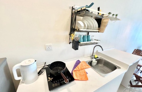 Shah Alam Apartamento | A 1-4 pax Cozy Studio TV Box Pool 100mps Wifi 3 bed Trefoil Setia Alam