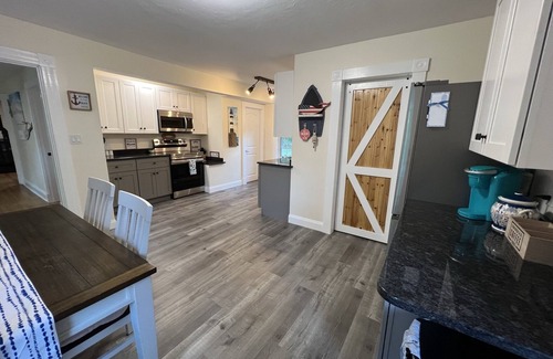 Sutton Apartamento | A 125 year old lake property & you won’t believe it! Great fishing spot!