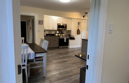 Sutton Apartamento | A 125 year old lake property & you won’t believe it! Great fishing spot!